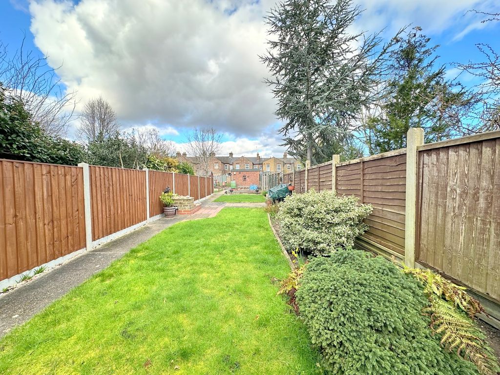 2 bed property for sale in Sandford Road, Chelmsford CM2, £375,000