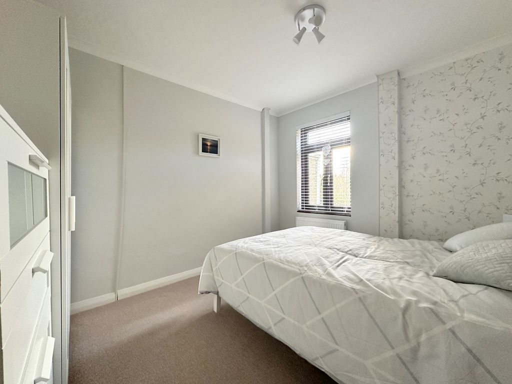 2 bed property for sale in Sandford Road, Chelmsford CM2, £375,000