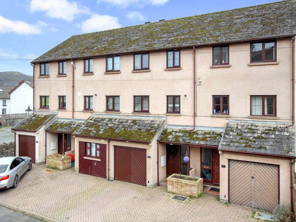 3 bed town house for sale in Brecon Road, Builth Wells LD2, £195,000