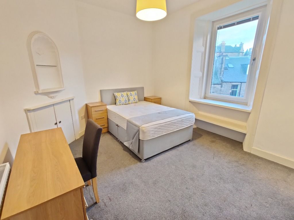 3 bed shared accommodation to rent in Morningside Drive, Morningside, Edinburgh EH10, £2,520 pcm