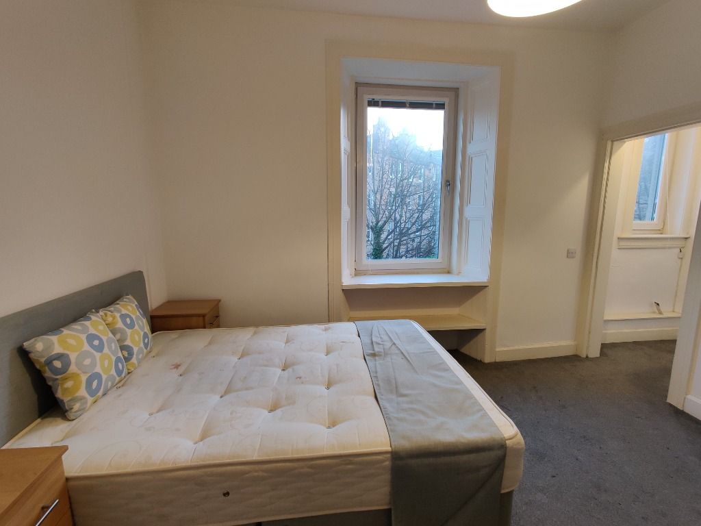 3 bed shared accommodation to rent in Morningside Drive, Morningside, Edinburgh EH10, £2,520 pcm