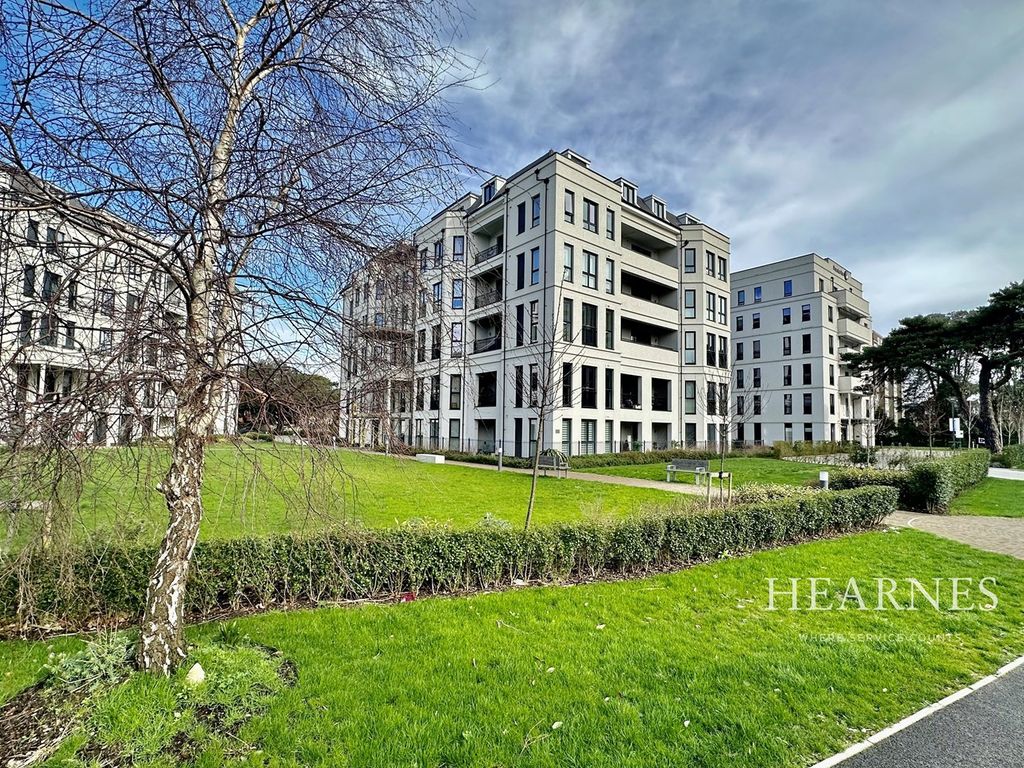 2 bed flat for sale in West Cliff Road, Bournemouth BH2, £450,000