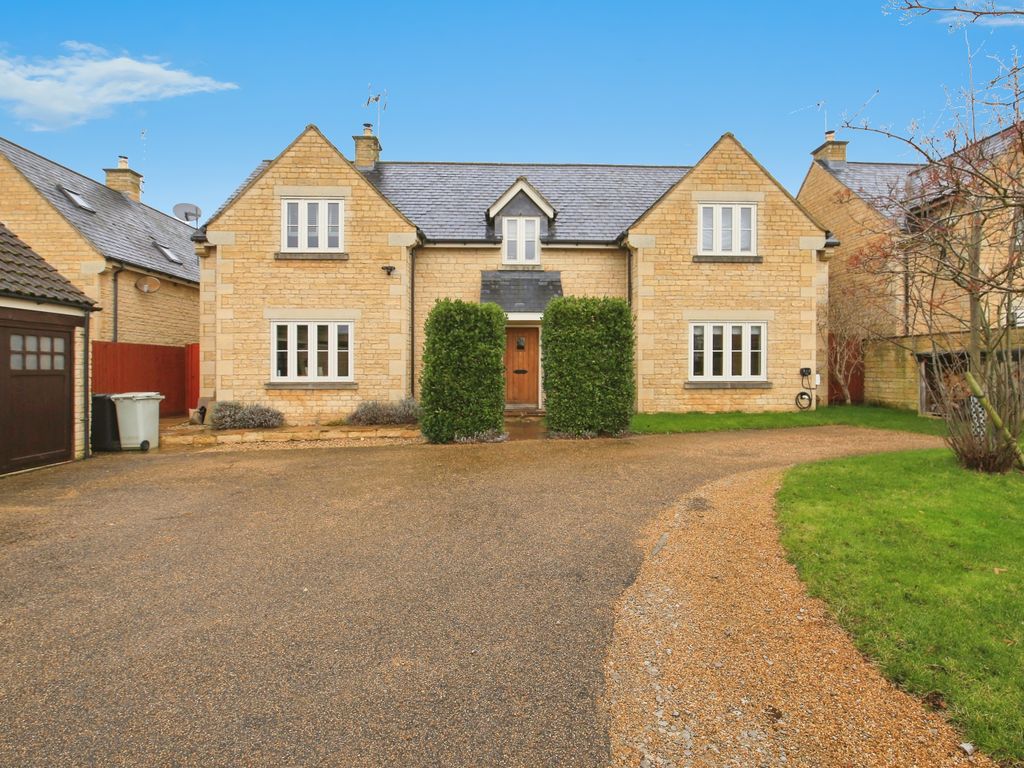 5 bed detached house for sale in Holme Close, Stamford PE9, £1,100,000