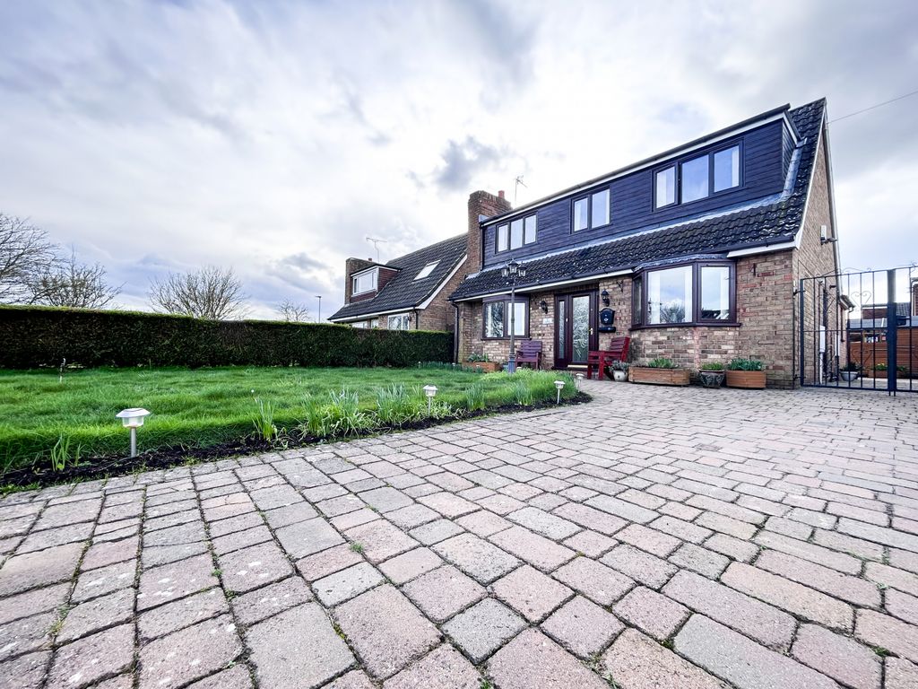 3 bed detached house for sale in Dorset Close West, Burton-Upon-Stather, Scunthorpe DN15, £225,000
