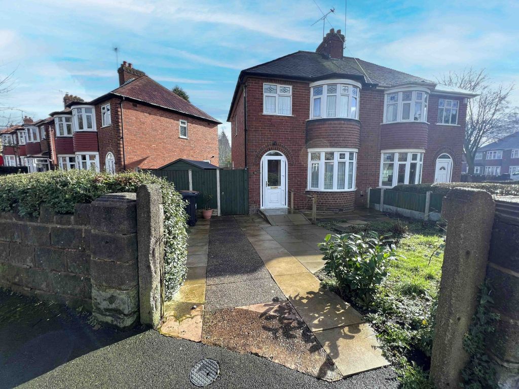 3 bed semi-detached house for sale in Worcester Road, Willenhall WV13, £175,000