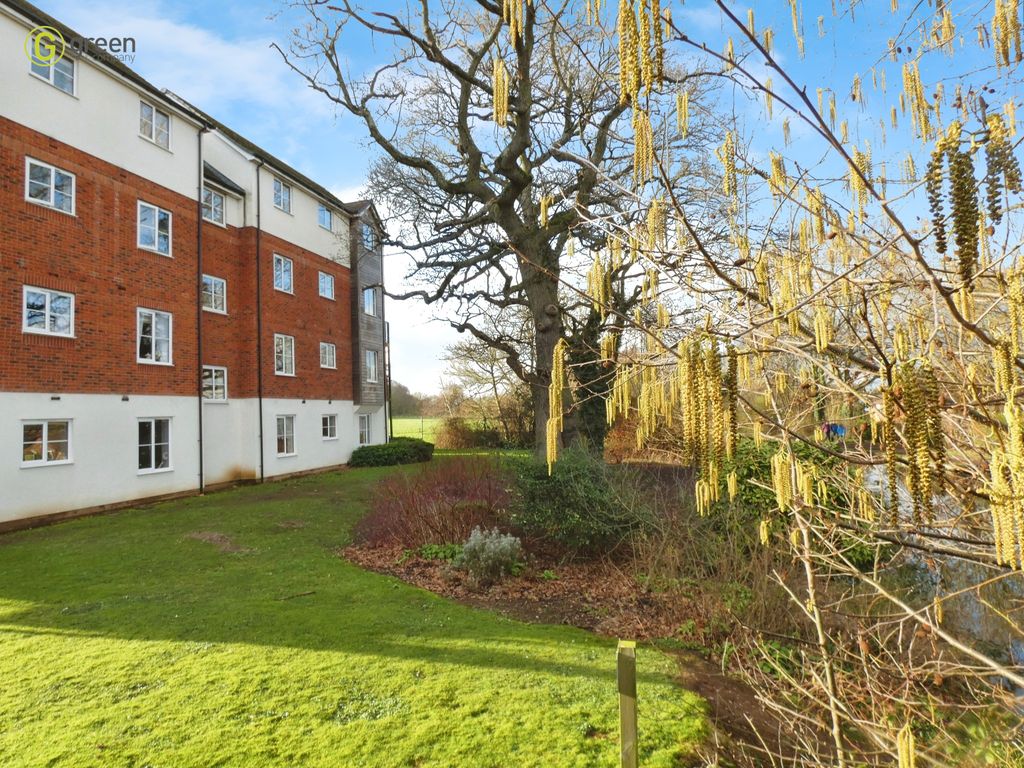 2 bed flat for sale in The Laurels, Fazeley, Tamworth B78, £170,000