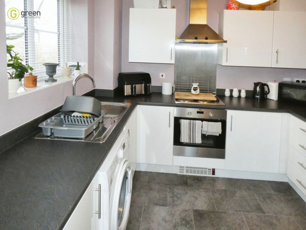 2 bed flat for sale in The Laurels, Fazeley, Tamworth B78, £170,000