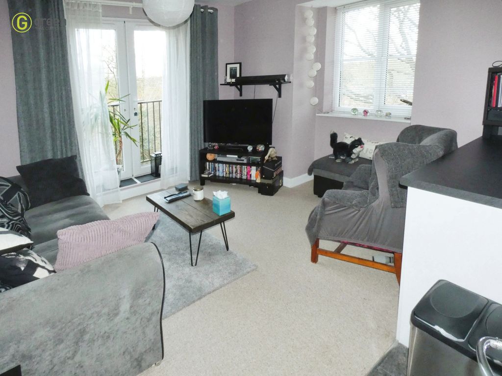 2 bed flat for sale in The Laurels, Fazeley, Tamworth B78, £170,000