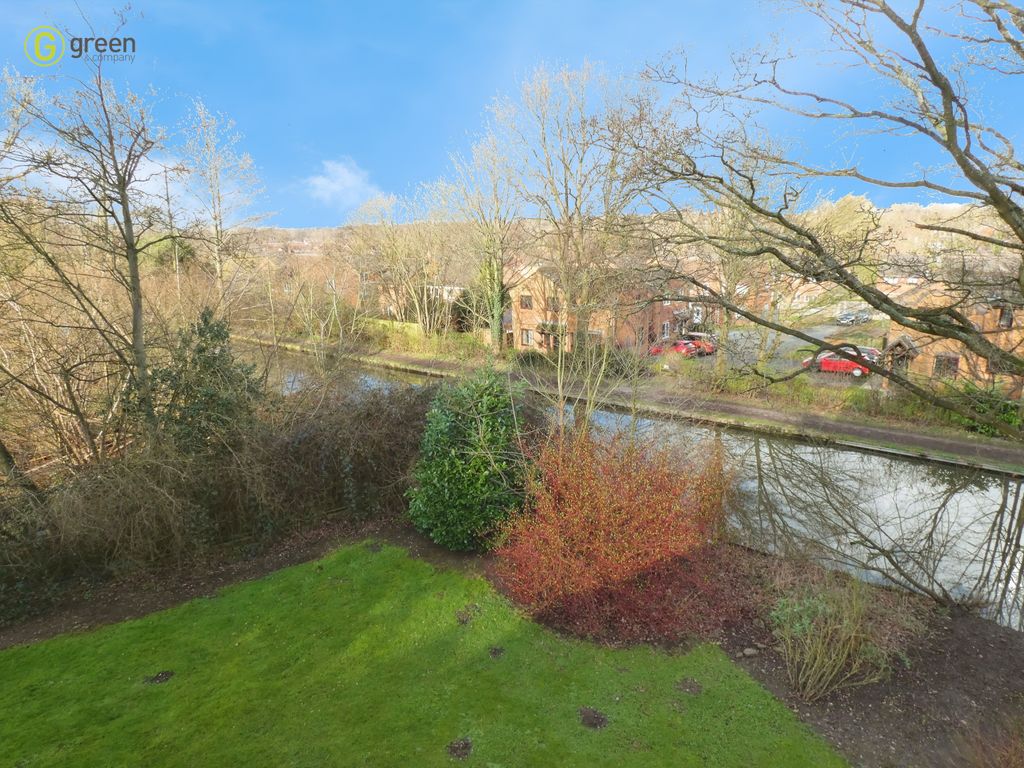 2 bed flat for sale in The Laurels, Fazeley, Tamworth B78, £170,000