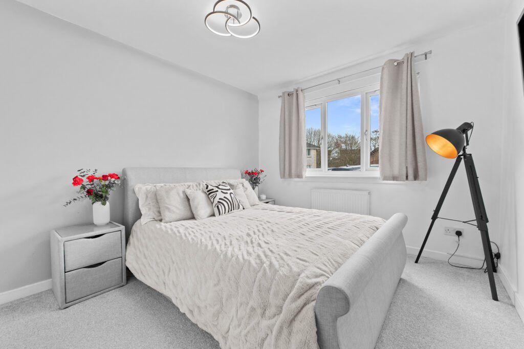 2 bed flat for sale in Station Road, Bannockburn FK7, £140,000