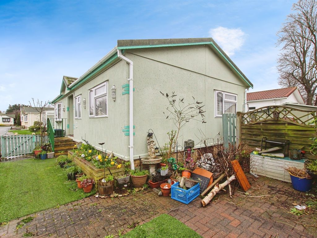 2 bed mobile/park home for sale in New Orchard Park, Littleport, Ely CB6, £115,000