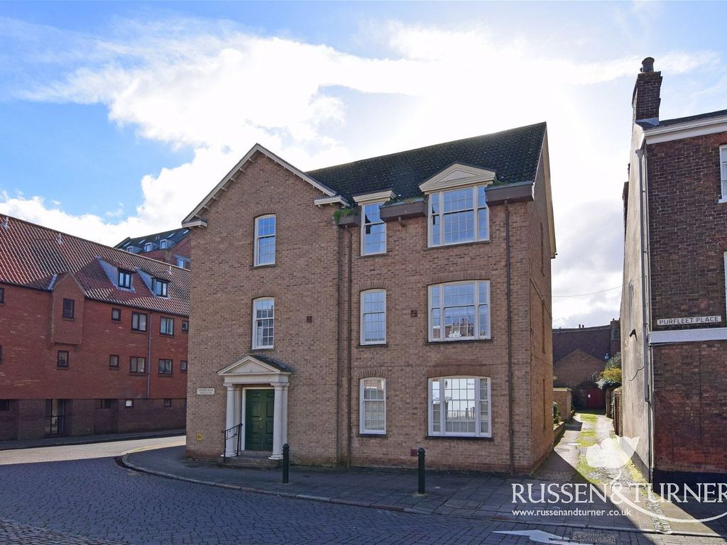 2 bed flat for sale in Purfleet Place, King's Lynn PE30, £180,000