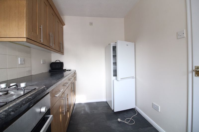 2 bed property for sale in Dorrington Close, Luton LU3, £250,000