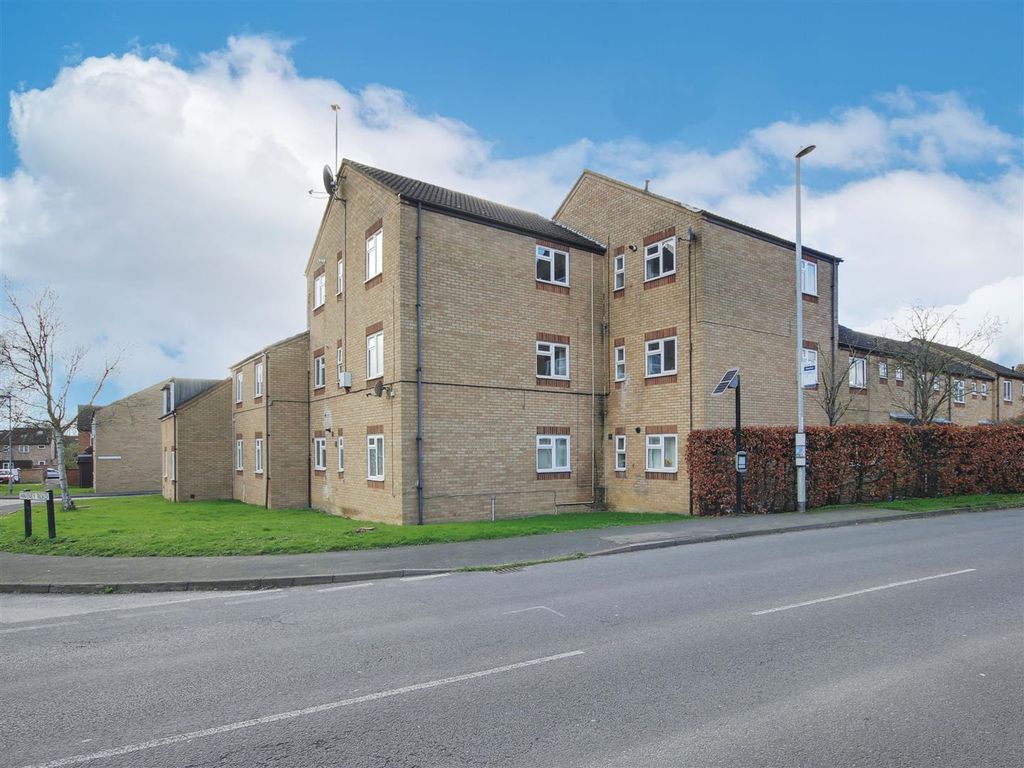 1 bed flat for sale in Redmoor Close, St. Ives, Huntingdon PE27, £140,000
