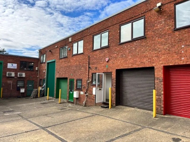 Warehouse for sale in Hartley Road LU2, £205,000
