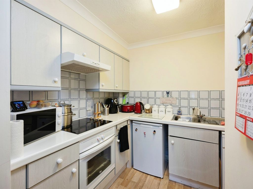 1 bed flat for sale in Keymer Road, Hassocks BN6, £185,000