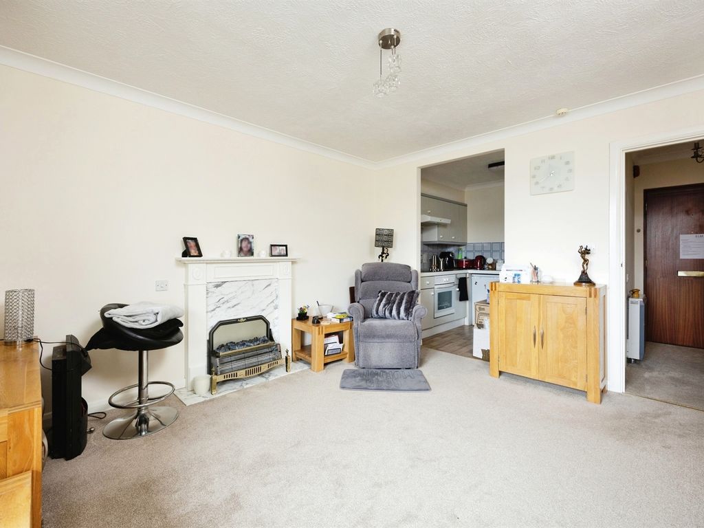 1 bed flat for sale in Keymer Road, Hassocks BN6, £185,000