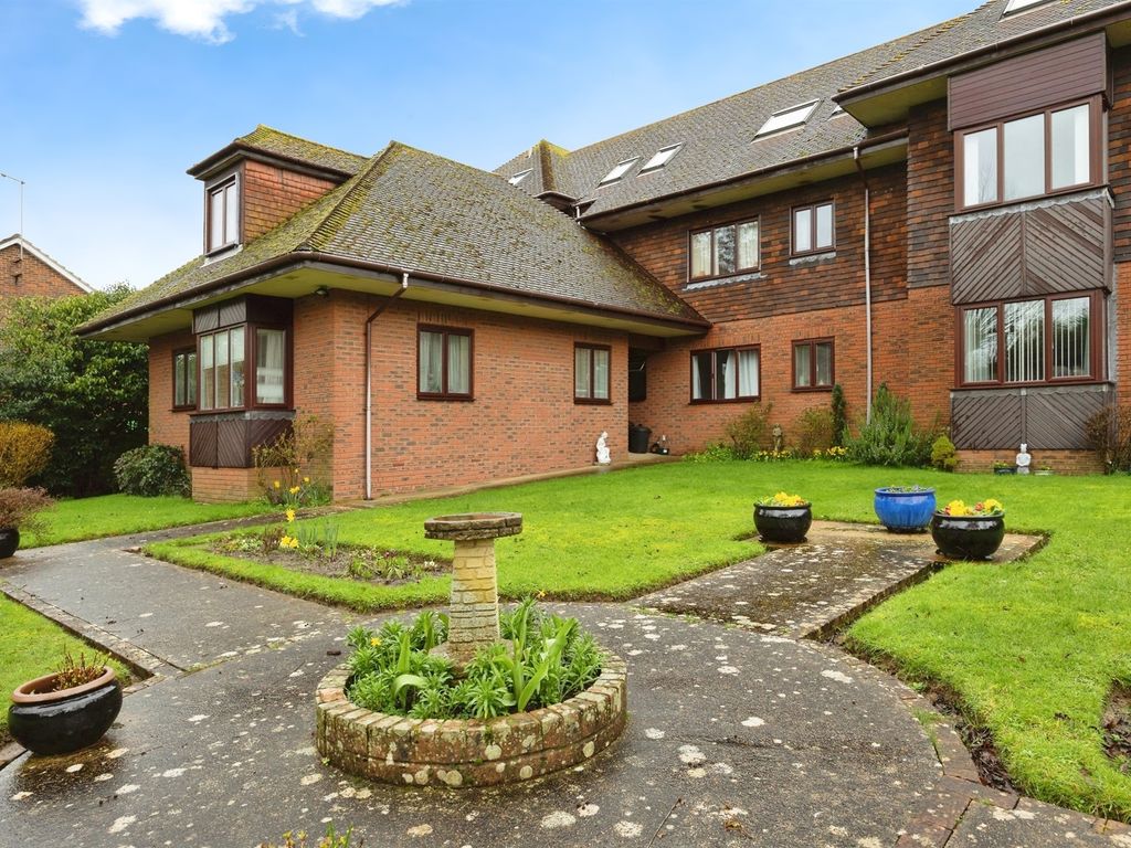 1 bed flat for sale in Keymer Road, Hassocks BN6, £185,000