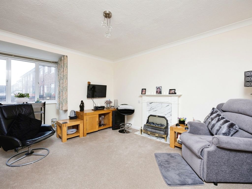 1 bed flat for sale in Keymer Road, Hassocks BN6, £185,000