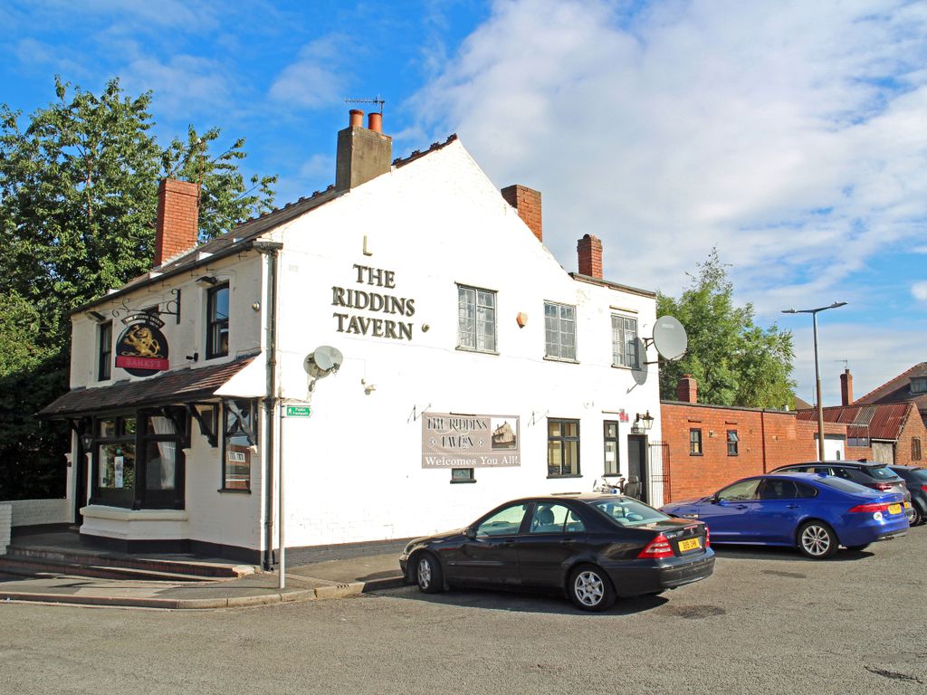 Pub/bar for sale in Mossvale Close, Cradley Heath B64, £425,000