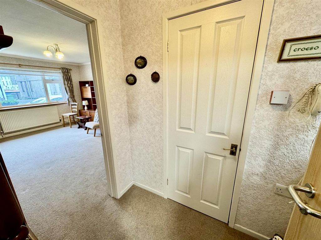 2 bed flat for sale in Churton Street, Pwllheli LL53, £115,000