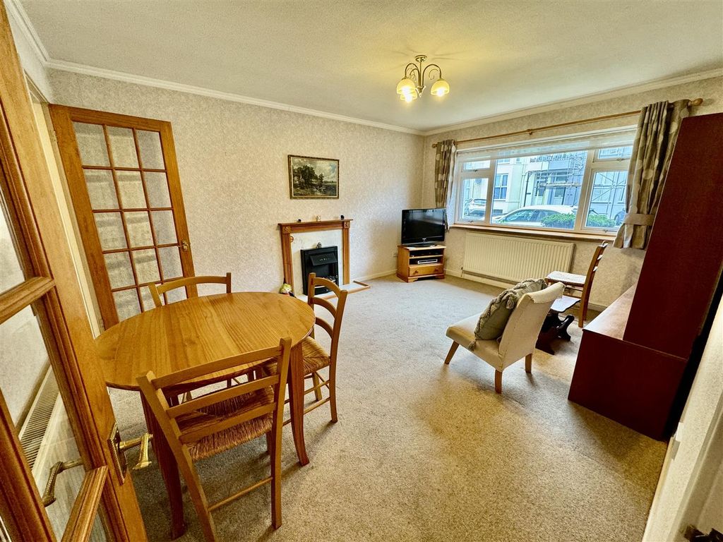 2 bed flat for sale in Churton Street, Pwllheli LL53, £115,000