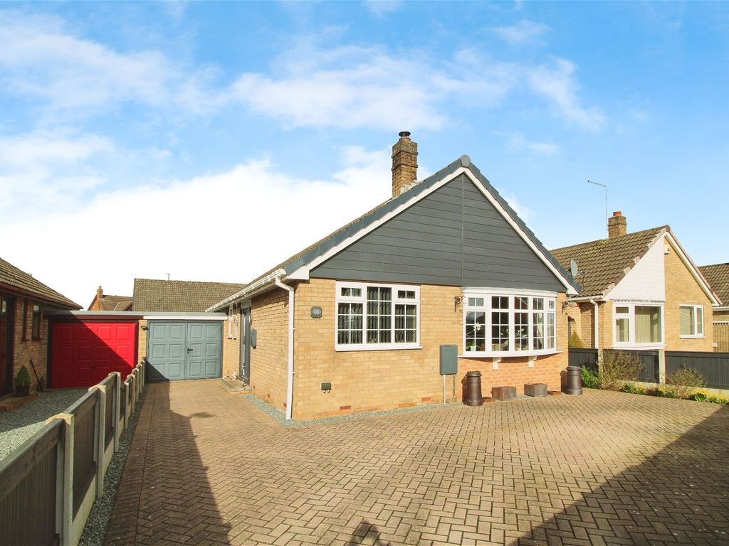 3 bed bungalow for sale in Laburnum Walk, Gilberdyke HU15, £230,000