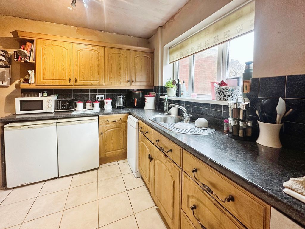 3 bed terraced house for sale in Margam Crescent, Bloxwich WS3, £160,000
