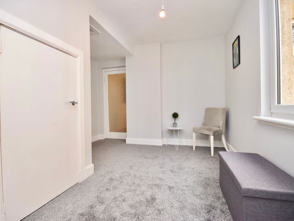 2 bed flat for sale in Douglas Street, Carluke ML8, £95,000