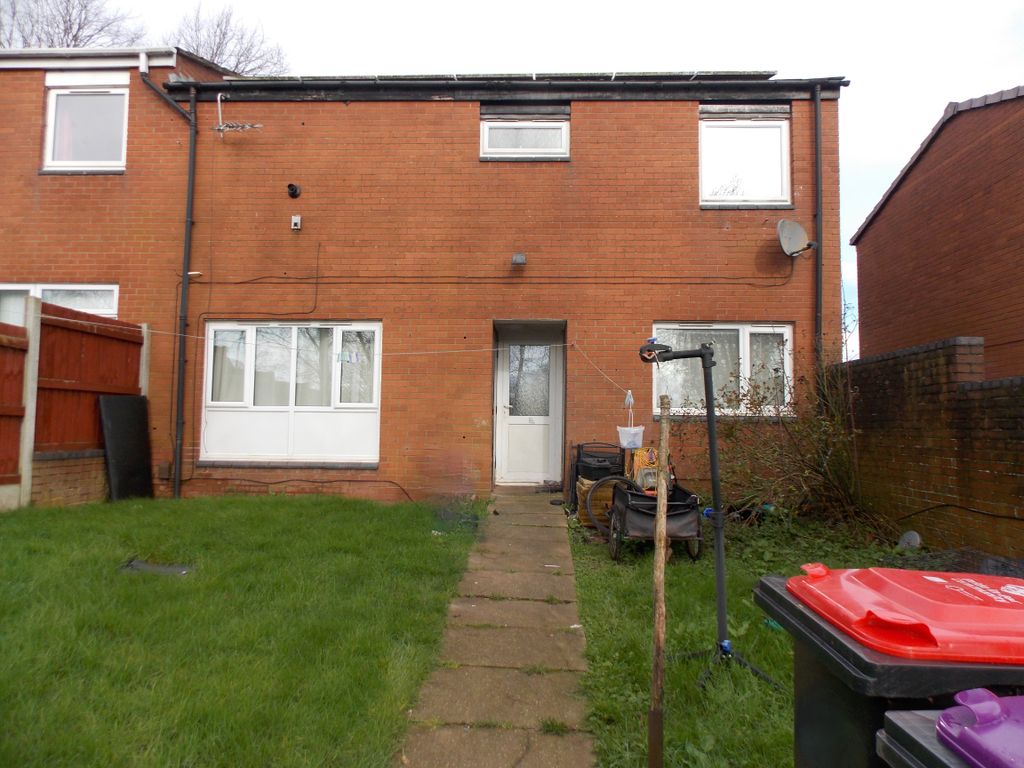 3 bed terraced house for sale in Burtondale, Telford TF3, £124,950