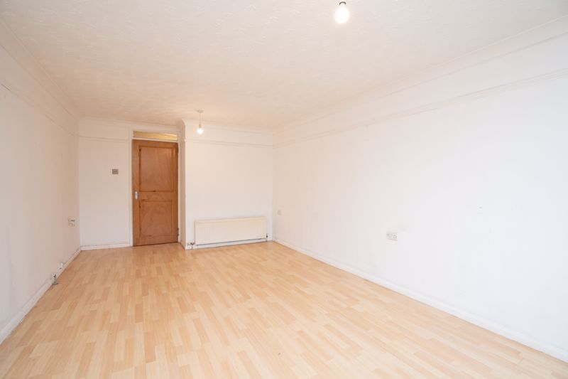 3 bed flat for sale in Ardmaleish Street, Glasgow G45, £85,000