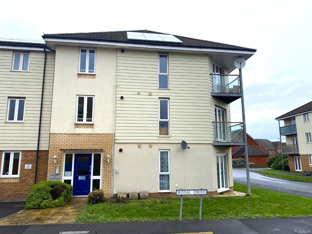 1 bed flat for sale in Royal Drive, Bridgwater TA6, £115,000