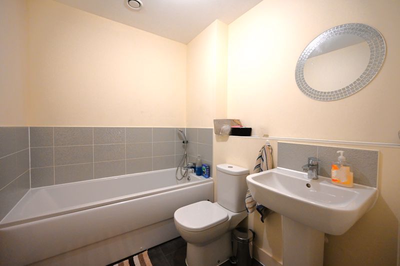 2 bed flat for sale in Frome Road, Radstock BA3, £169,950