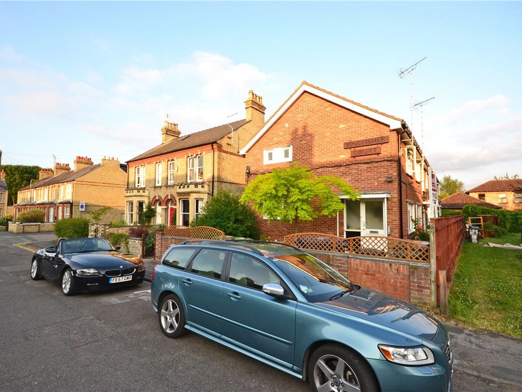 1 bed flat for sale in Halifax Road, Cambridge CB4, £195,000