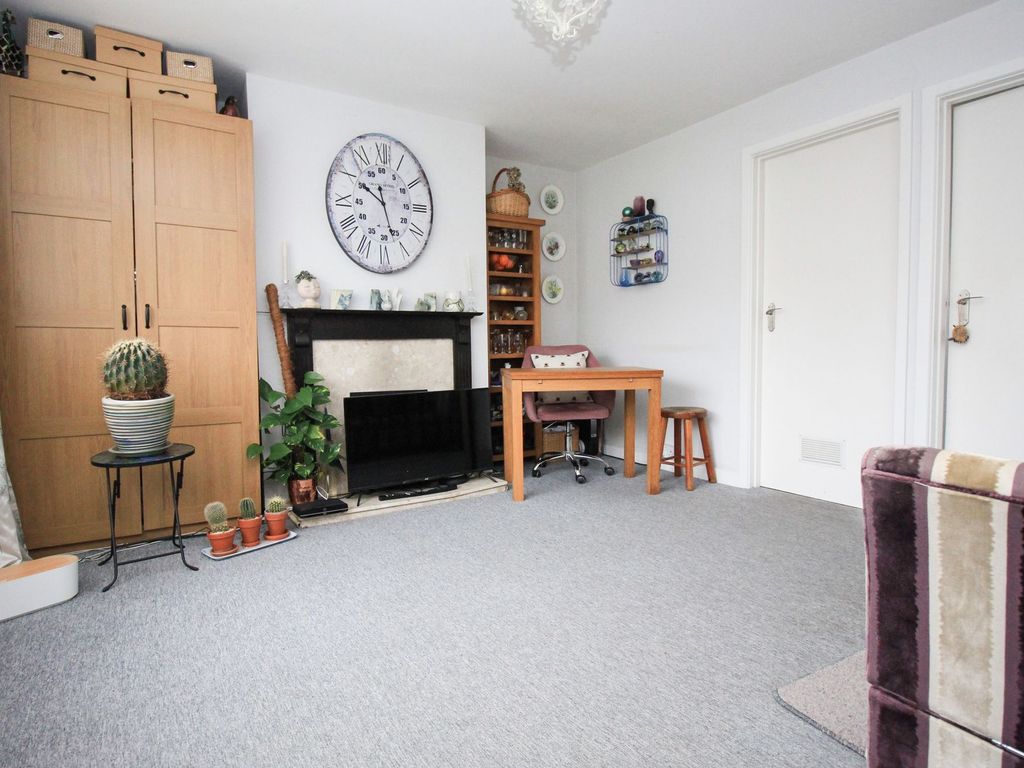 1 bed flat for sale in Thornhill Park Road, Thornhill Park SO18, £125,000