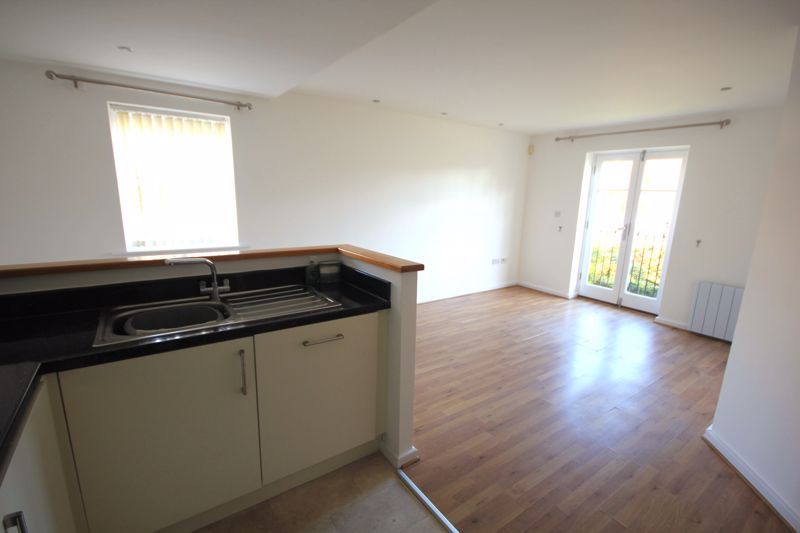 2 bed flat for sale in Park Avenue, Whitchurch SY13, £95,000