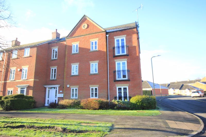 2 bed flat for sale in Park Avenue, Whitchurch SY13, £95,000