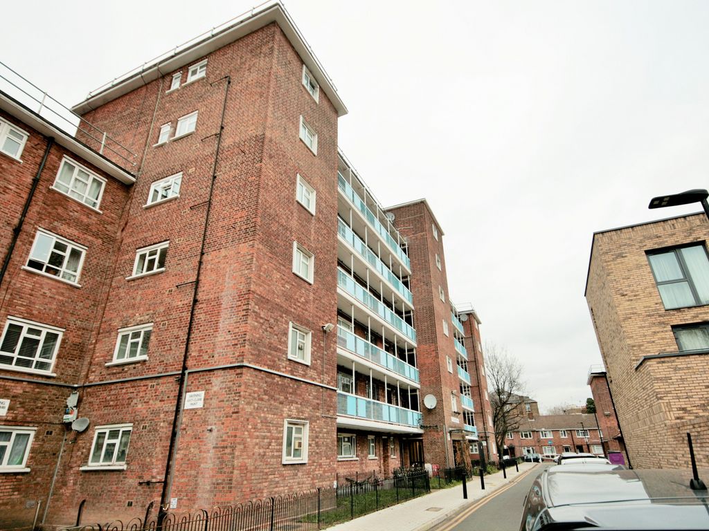 1 bed flat for sale in Lindley Street, London E1, £249,995