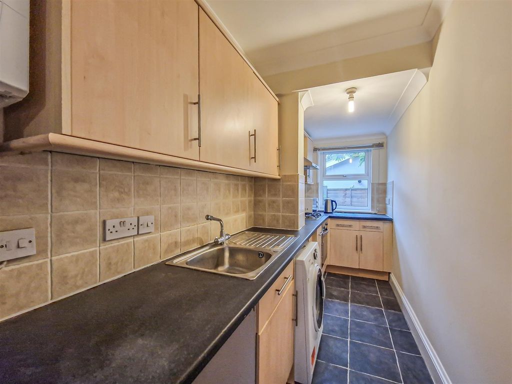 1 bed flat for sale in Canewdon Road, Westcliff-On-Sea SS0, £160,000