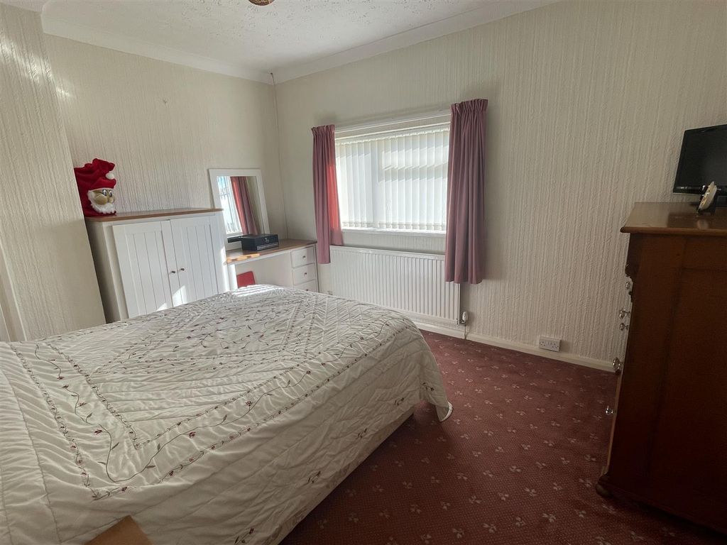 3 bed semi-detached house for sale in Maesyfelin, Pontyberem, Llanelli SA15, £169,000