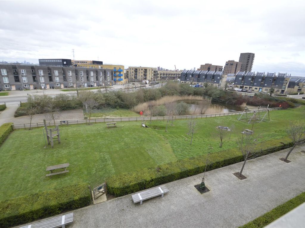 1 bed property for sale in Samuel Garside House, 2 De Pass Gardens, Barking IG11, £250,000