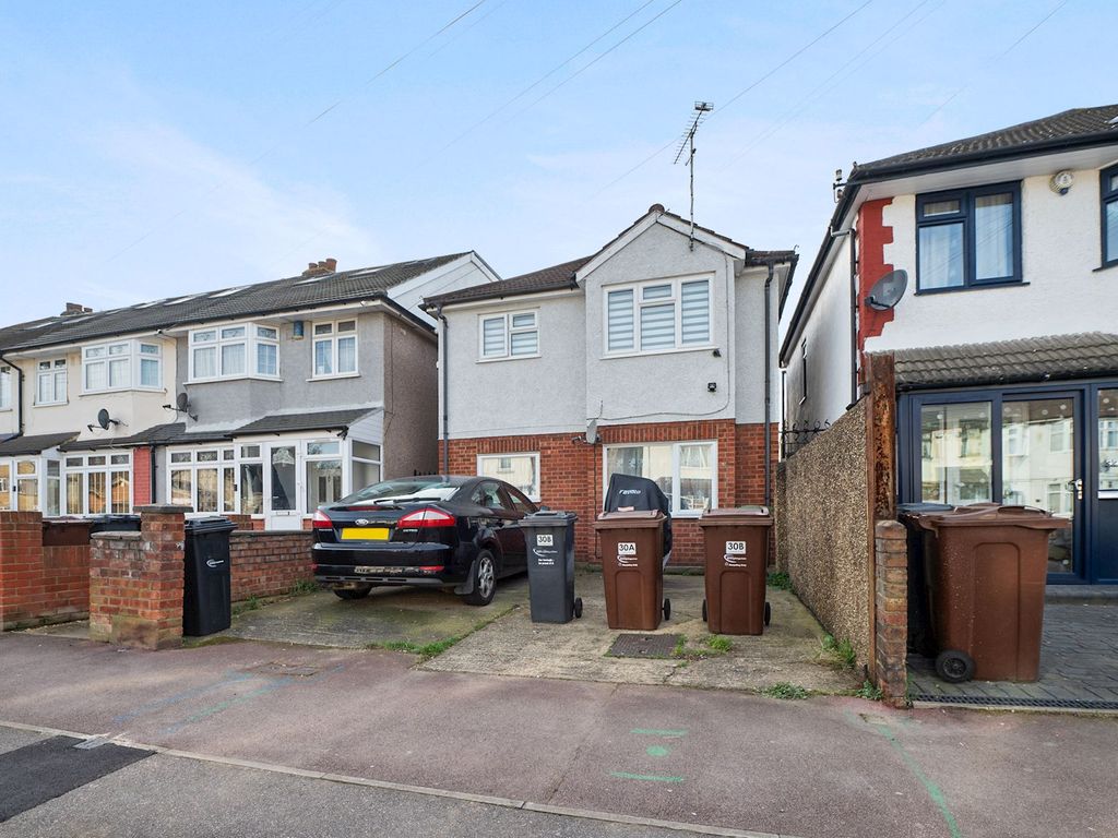 1 bed maisonette for sale in Charlotte Road, Dagenham RM10, £230,000