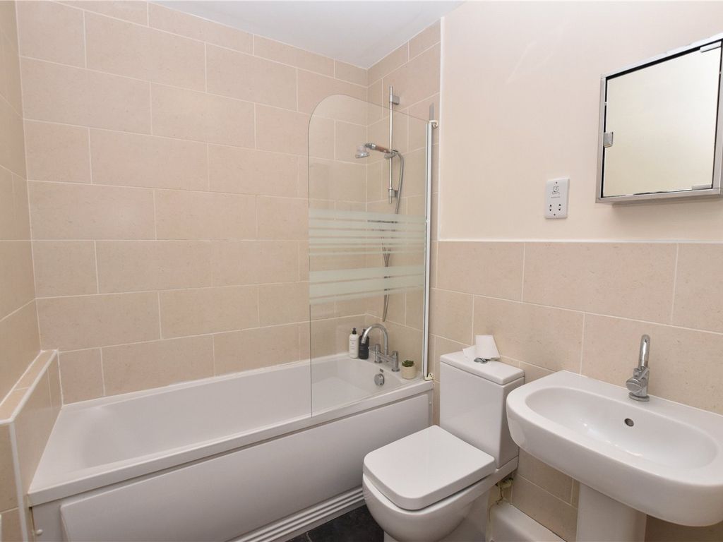 1 bed flat for sale in Pullman House, 11 Tudor Way, Beeston, Leeds LS11, £65,000