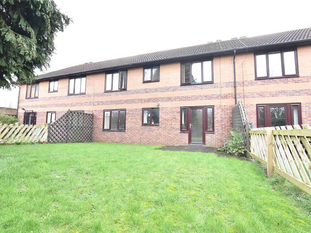 2 bed flat for sale in Farm Court, Leeds, West Yorkshire LS15, £105,000