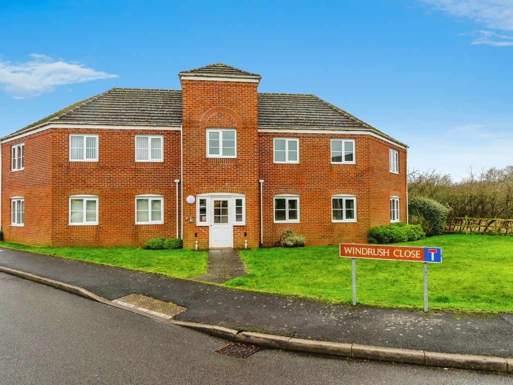 2 bed flat for sale in Windrush Close, Walsall, West Midlands WS3, £125,000