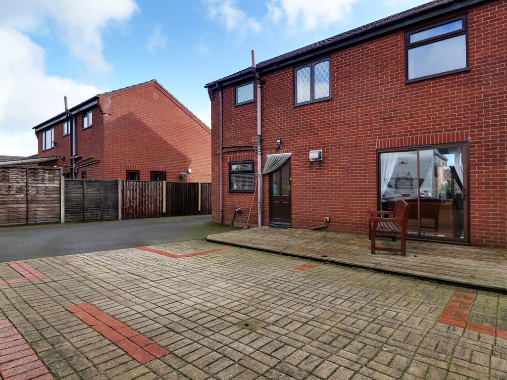 3 bed detached house for sale in Badger Way, Broughton DN20, £275,000