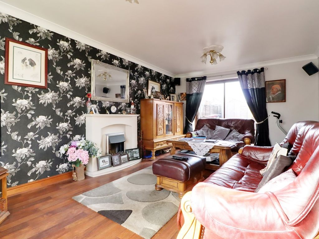 3 bed detached house for sale in Badger Way, Broughton DN20, £275,000