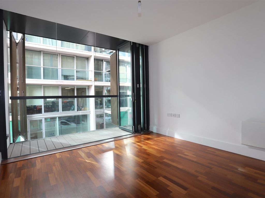 1 bed flat for sale in Burton Place, Manchester M15, £170,000