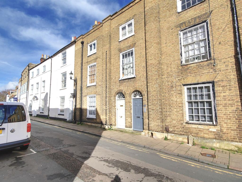 1 bed flat for sale in High Street, Huntingdon PE29, £139,950