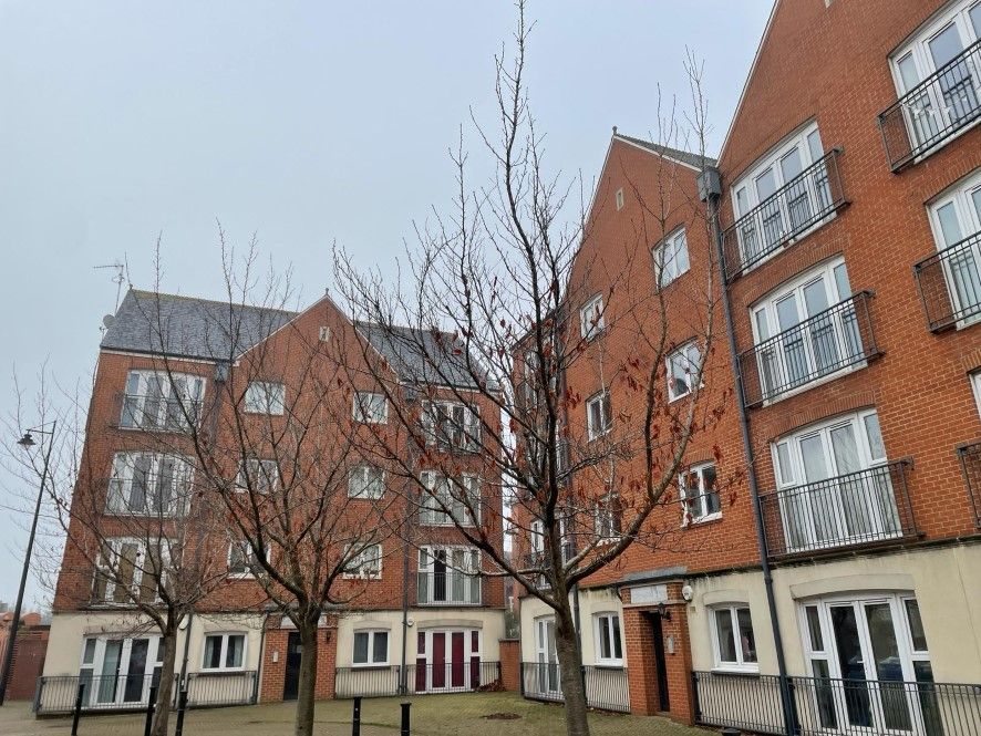 2 bed flat for sale in Harrowby Street, Cardiff CF10, £100,000